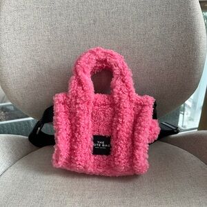 THE MARC JACOBS FAUX FUR CROSS BODY WITH STRAP